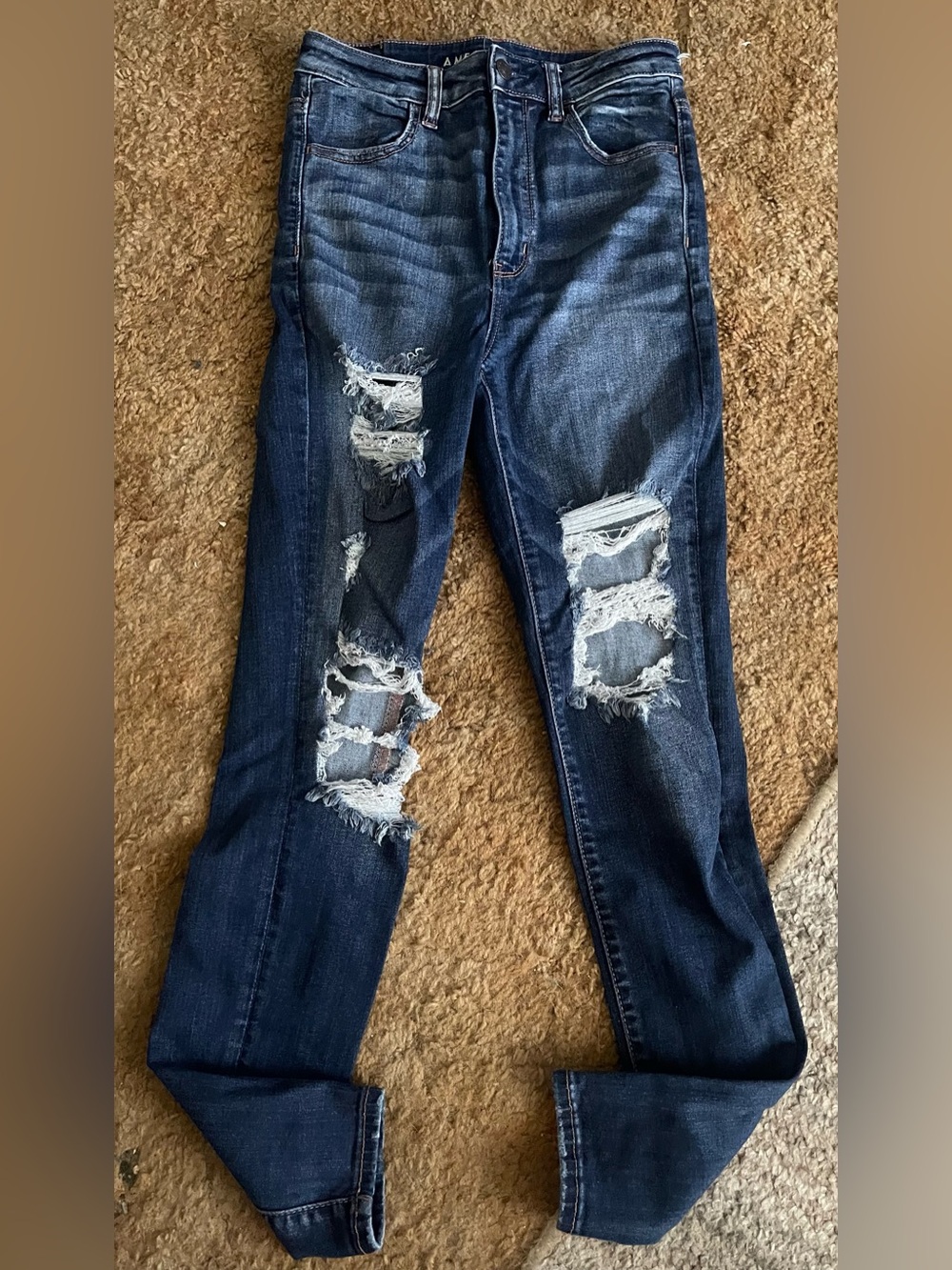 Women’s American Eagle Distressed Jeans 6/R